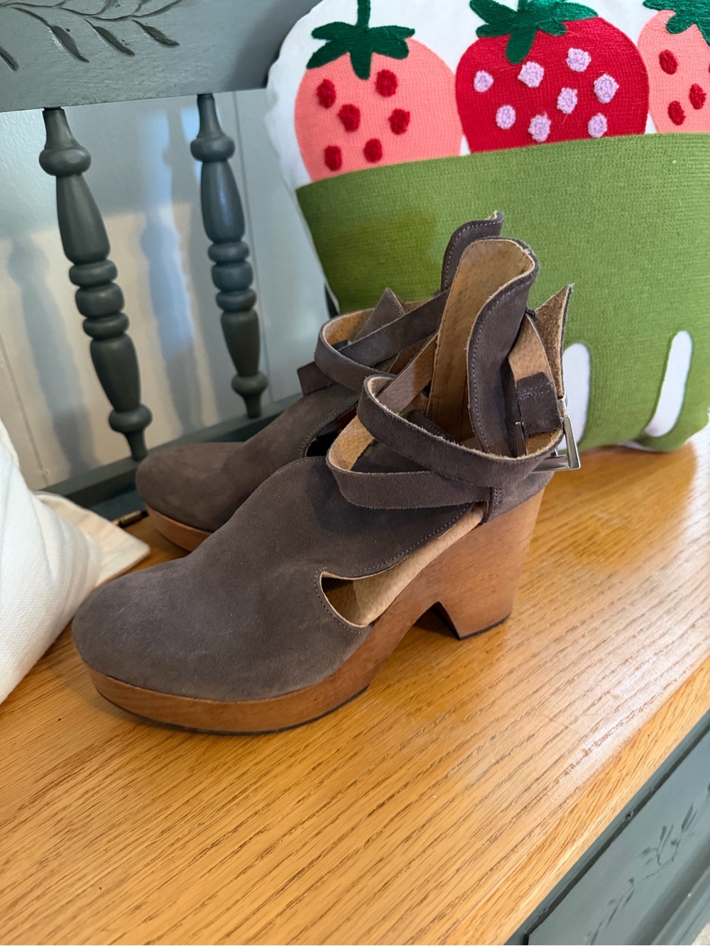 Women's Free People Cedar Clogs - EU 36 - Picture 8 of 11